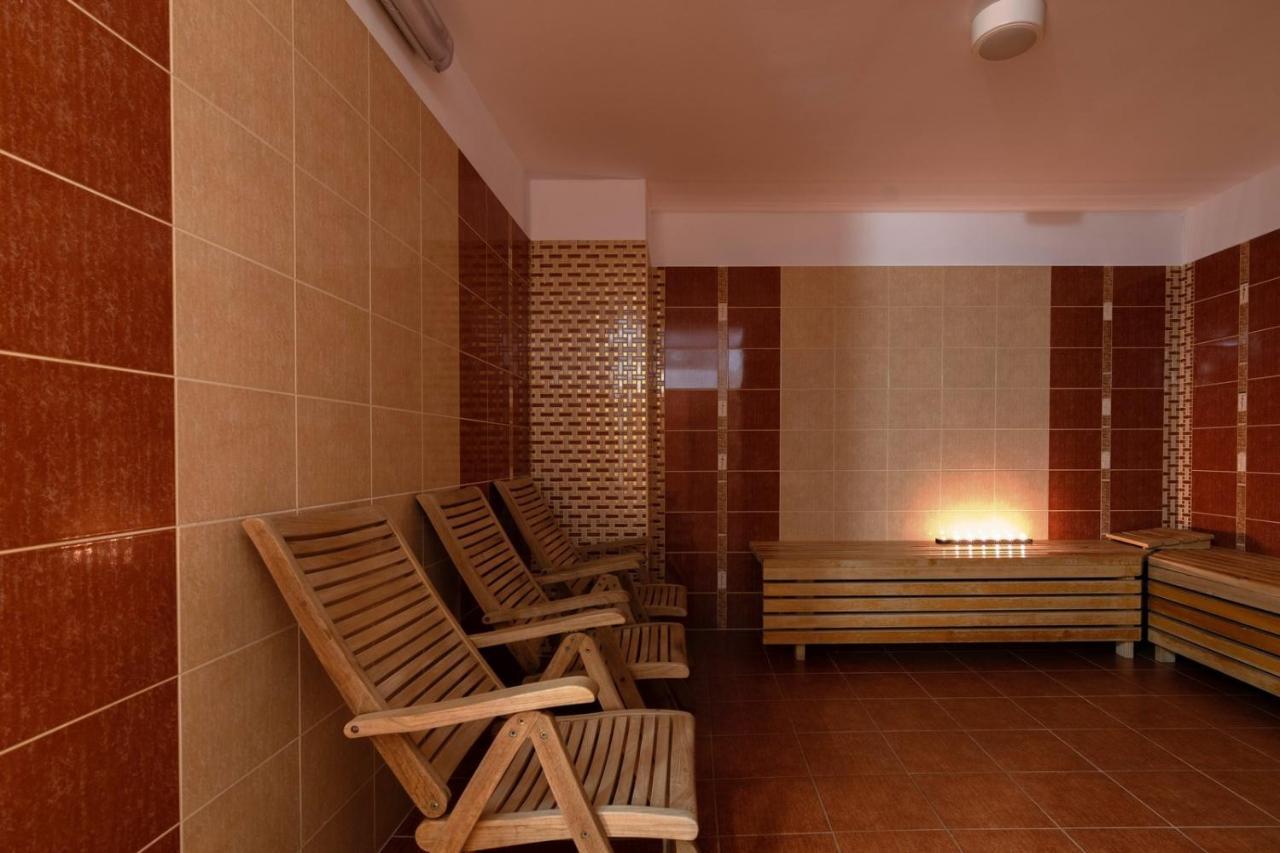 Wellness Hotel Pod Kycmolem Horni Lomna Exterior photo