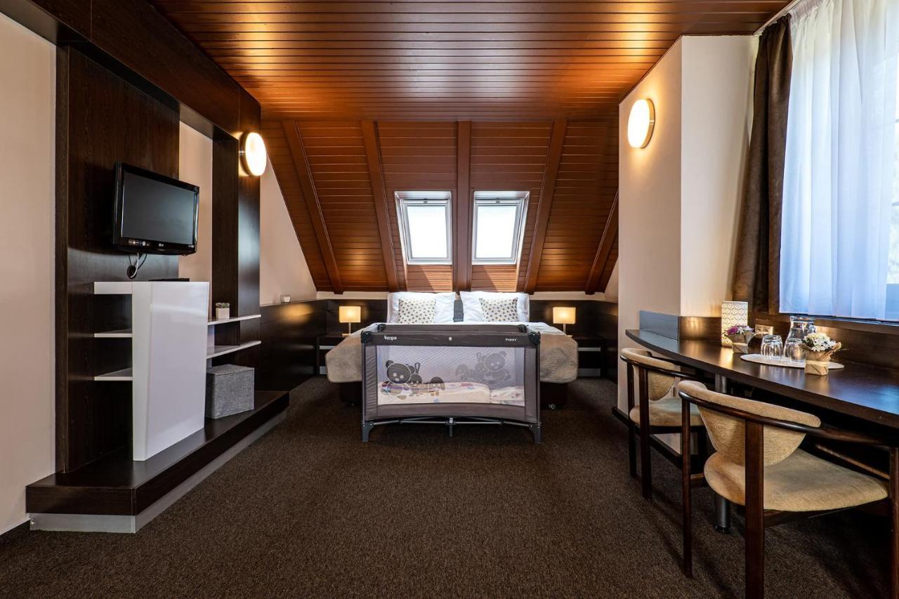 Wellness Hotel Pod Kycmolem Horni Lomna Exterior photo