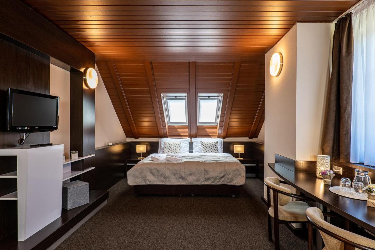 Wellness Hotel Pod Kycmolem Horni Lomna Exterior photo