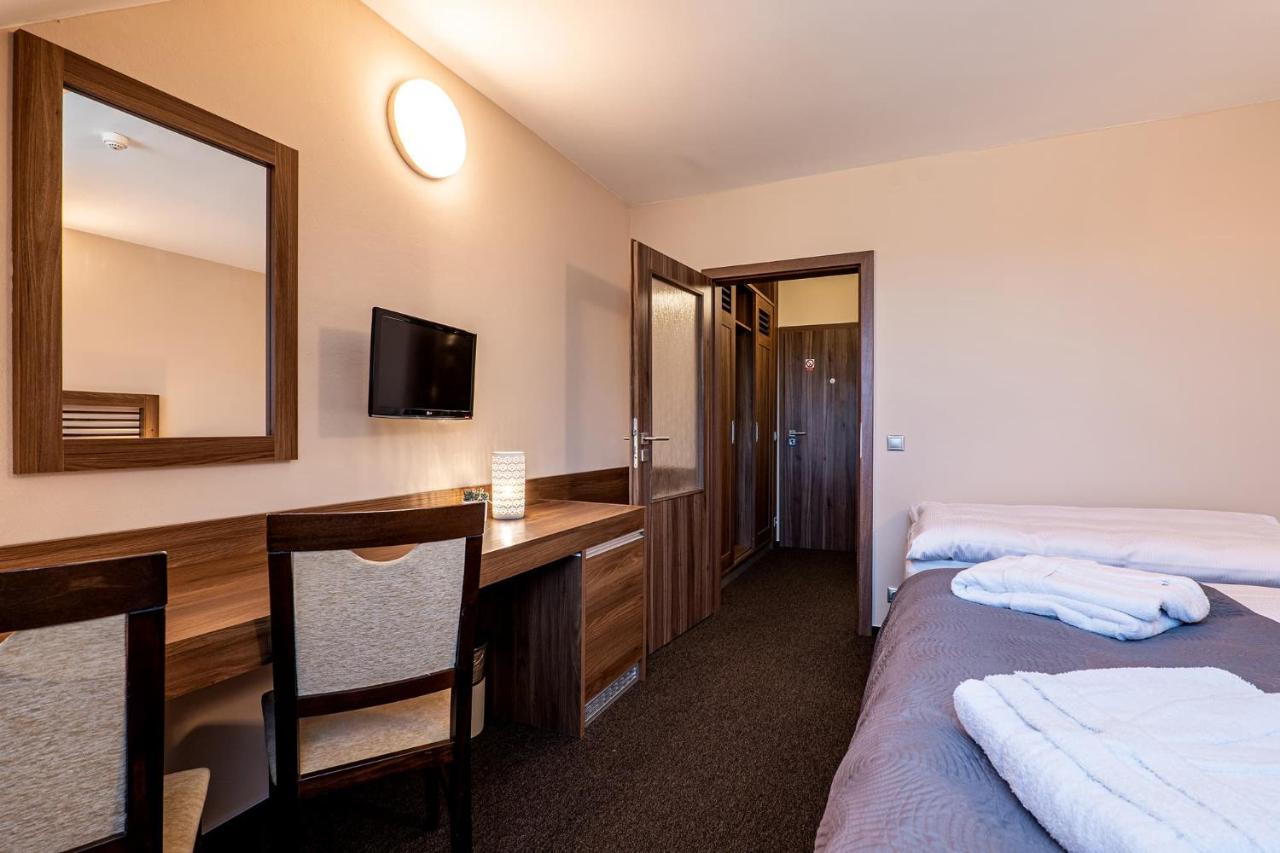 Wellness Hotel Pod Kycmolem Horni Lomna Exterior photo